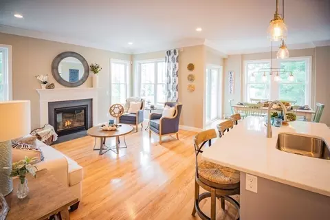 7 Meadowbrook Dr, Plymouth, MA 02360
