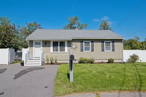 22 Bennington Ter, Lowell, MA 01854