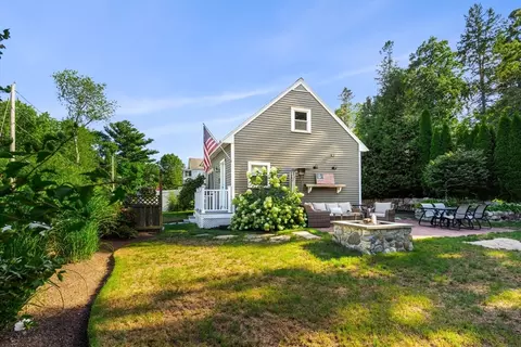 24 Wildwood St, Chelmsford, MA 01824