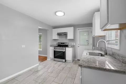 296 Quincy St, Springfield, MA 01109 photo 9