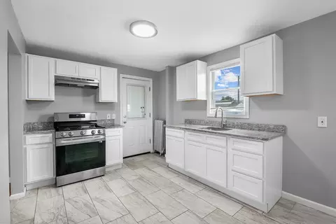 296 Quincy St, Springfield, MA 01109 photo 6