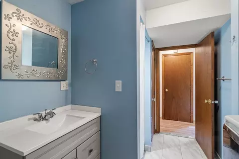 Bath - 5 Feldman Way, Canton, MA 02021 photo 2 of 2