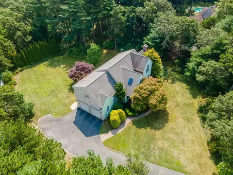 1 Crest View Ln, Bourne, MA 02561 photo 2