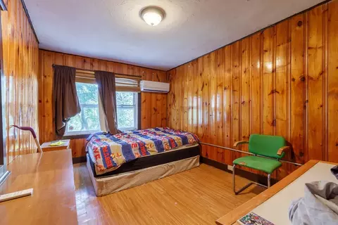 Bedroom - 87 5 Eastern Ave, Worcester, MA 01605 photo 5 of 9