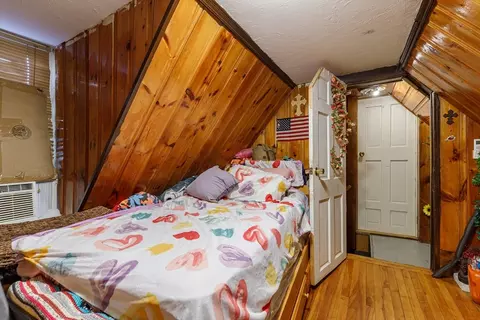 Bedroom - 87 5 Eastern Ave, Worcester, MA 01605 photo 1 of 9