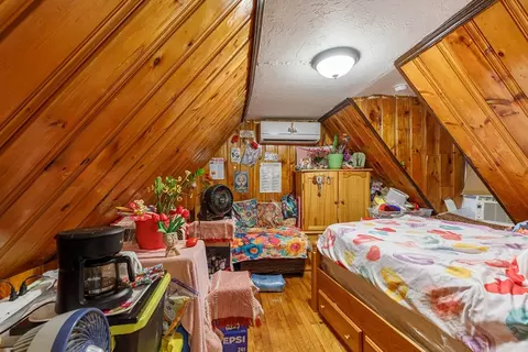 Bedroom - 87 5 Eastern Ave, Worcester, MA 01605 photo 3 of 9