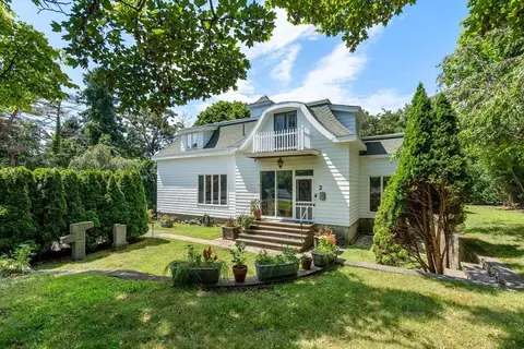 2 Rosemary Rd, Nahant, MA 01908