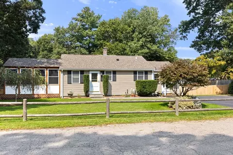31 Lloyd Ave, Wrentham, MA 02093