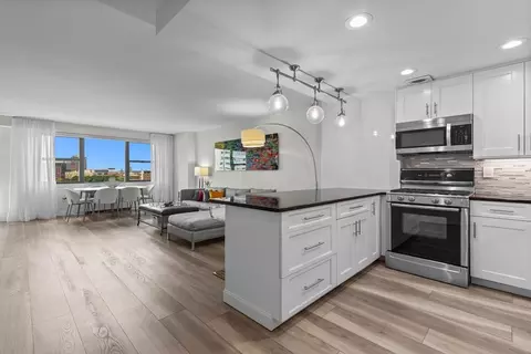 8 Whittier Pl #9J, Boston, MA 02114