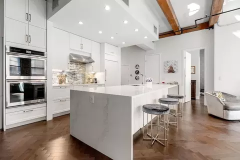 15 Sleeper St #402, Boston, MA 02210