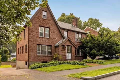 16 Blake Rd, Brookline, MA 02445 photo 2