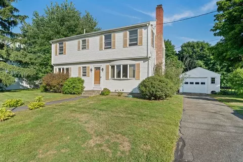 4 Hope Ln, Woburn, MA 01801