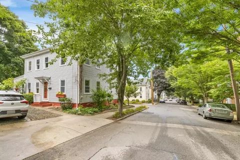 64 Warren St #2, Newburyport, MA 01950