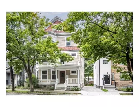 639 Chestnut Hill Ave #1, Brookline, MA 02445