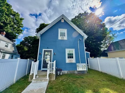 19 Phillips St, Weymouth, MA 02188