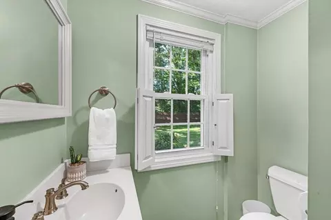 Bath - 224 Burt Rd, Springfield, MA 01118 photo 1 of 4