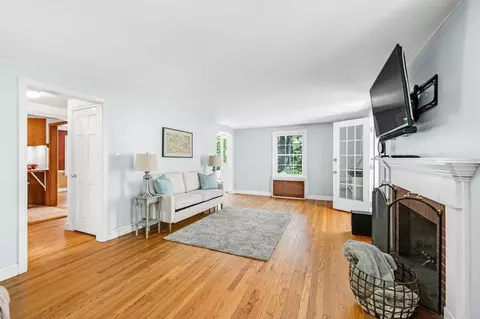 Living - 224 Burt Rd, Springfield, MA 01118 photo 3 of 4