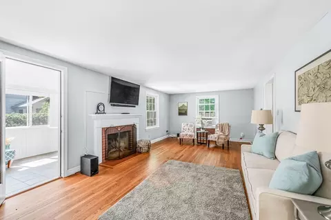 Living - 224 Burt Rd, Springfield, MA 01118 photo 1 of 4
