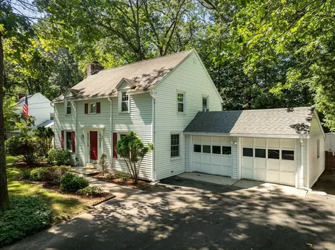 Exterior - 224 Burt Rd, Springfield, MA 01118 photo 2 of 9