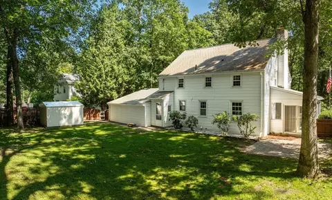 Exterior - 224 Burt Rd, Springfield, MA 01118 photo 6 of 9