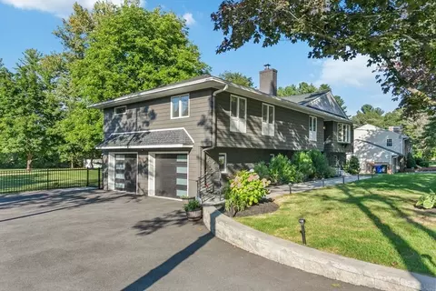 28 Pasture Rd, Reading, MA 01867 photo 3