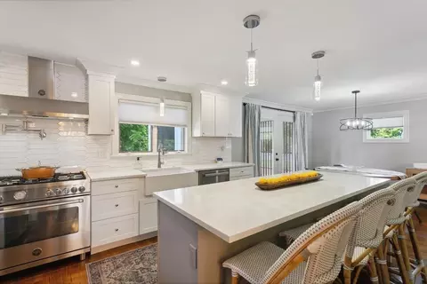28 Pasture Rd, Reading, MA 01867