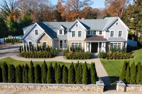 905 Hammond St, Brookline, MA 02467