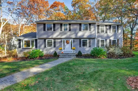 45 Woodberry Ln, North Andover, MA 01845