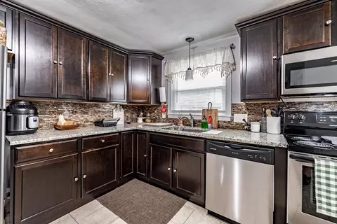 Kitchen - 17 Mark St, Springfield, MA 01129 photo 3 of 4