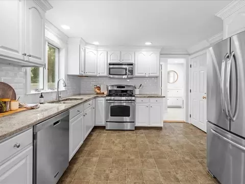 16 Lilly Ln, Dedham, MA 02026 photo 10