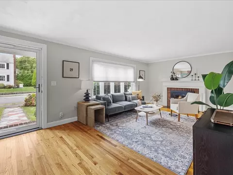 16 Lilly Ln, Dedham, MA 02026 photo 2