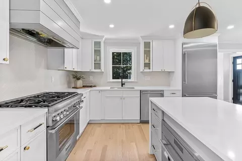Kitchen - 25 Thomas Rd, Wellesley, MA 02482 photo 3 of 3