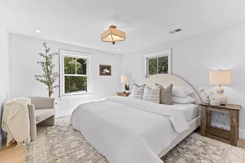 Bedroom - 25 Thomas Rd, Wellesley, MA 02482 photo 1 of 4