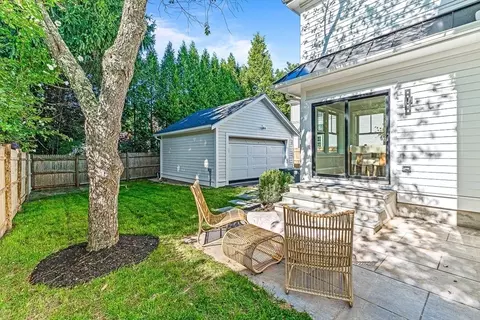 Exterior - 25 Thomas Rd, Wellesley, MA 02482 photo 2 of 3