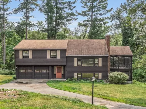 2 Shaw Dr, Andover, MA 01810
