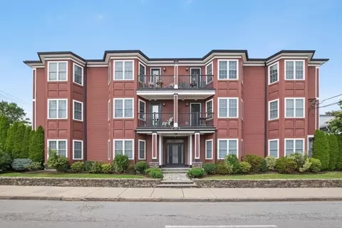 32 Common St #3-4, Waltham, MA 02451