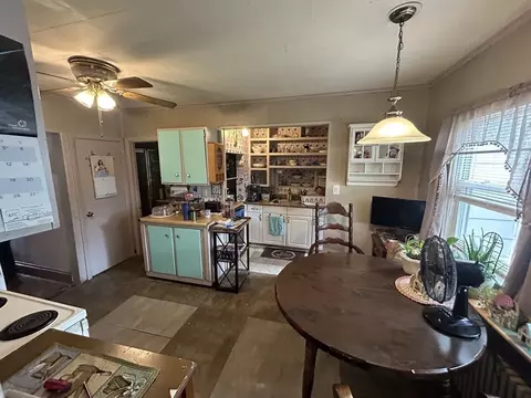 12 Sumner St, Saugus, MA 01906 photo 3