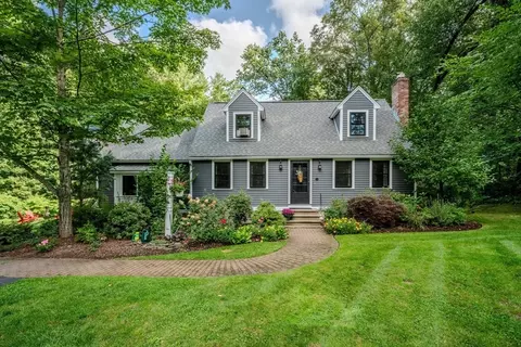 12 S Chelmsford Rd, Westford, MA 01886
