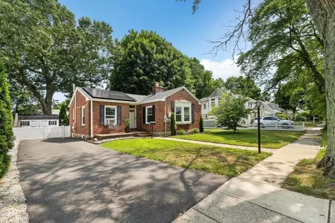 17 Dewitt Rd, Stoneham, MA 02180 photo 2