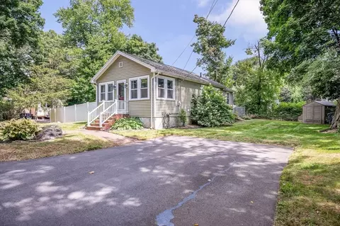 14 Auburn Ave, Wilmington, MA 01887
