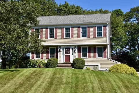 49 Nonantum Rd, Plymouth, MA 02360