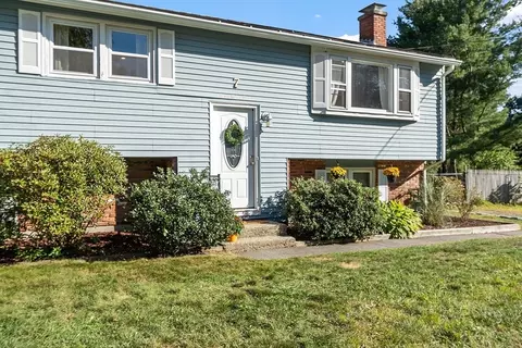 7 Rolling Ln, Hudson, MA 01749 photo 2