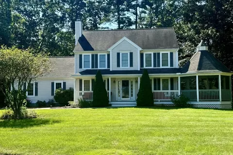 8 Founders Ct, Oxford, MA 01540