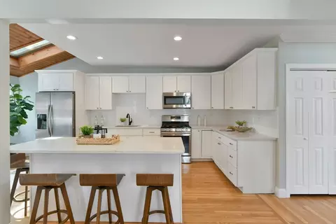 32 Hillock St, Boston, MA 02131 photo 5