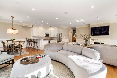 2 G St #4, Boston, MA 02127