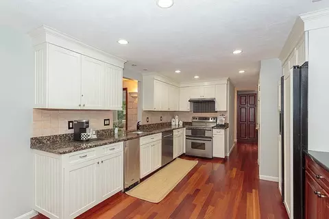 28 Francis Dr, Reading, MA 01867 photo 8