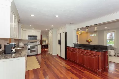 28 Francis Dr, Reading, MA 01867 photo 9