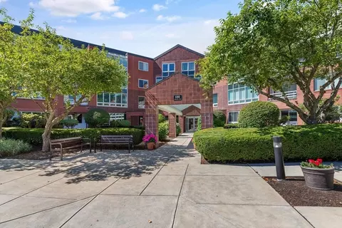 282 Place Ln #282, Woburn, MA 01801