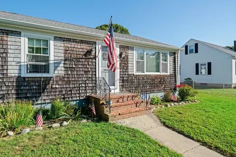 17 Roswell St, New Bedford, MA 02740