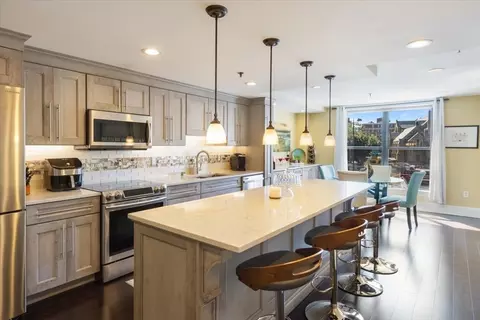 390 Commonwealth #211, Boston, MA 02215